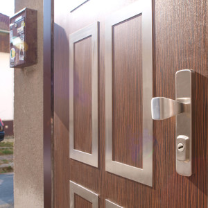 ADLO - Exteri�rov� Termo dvere Lisbeo, design Li�tov� L 350, li�ty anticor, dvojfarebn�