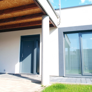 ADLO - Exterirov Termo dvere TESIM so svetlkmi, povrch dver a zrubne RAL 7011 matn