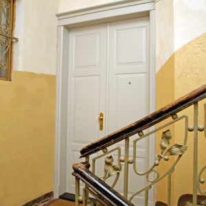 Dvojkr�dlov� ADLO - Bezpe�nostn� dvere ADUO, atyp kazetov� design, RAL 6019, atyp oblo�enie z�rubne