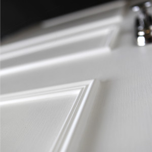 ADLO - Bezpe�nostn� dvere ZENIT, design Li�tov�, povrch biely 113, rustik�lne li�ty, tvar li�tovania LR-250