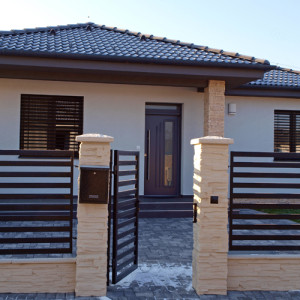 ADLO - Bezpe�nostn� Termo dvere Teduo, Presklen� PS370, nadsvetl�k, atyp madlo, povrch dver� RAL 7015