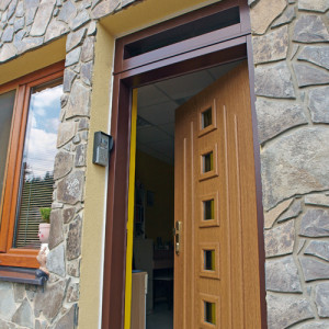 ADLO - Bezpe�nostn� Termo dvere KASIM, Termo trojsklo 553 s nadsvetl�kom, obl� li�ty