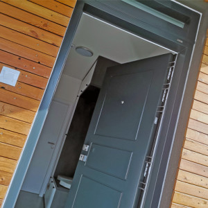 Exteri�rov� Termo dvere ADUO, profilov� design F250, povrch RAL 7016 a nadsvetl�kk