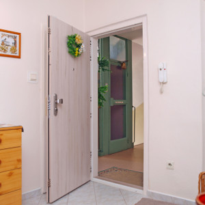 Bezpenostn dvere ZENIT, povrch Buk Nord, ADLO bezpenostn pka na dvere