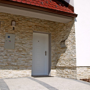 ADLO - Bezpe�nostn� exteri�rov� dvere Tesim, profilov� F553, povrch dver� Color RAL 9016