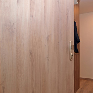 ADLO - Bezpenostn dvere ADUO, povrch dver DRG 563 Dub Kronberg, zruba biela RAL 9003