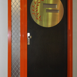 ADLO - Bezpe�nostn� dvere ARDEN, NOBLESSE, Zaira 004, Termo Exteri�r, Svetl�k presklen� mre�ov�