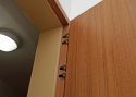 ADLO - Bezpečnostné dvere ADUO, hladký design, Oblepenie ADLO zárubne na pántovej strane