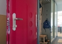 ADLO - Bezpečnostné dvere ADUO, povrch dverí COLOR vysoký lesk, bezpečnostná vložka s olivkou